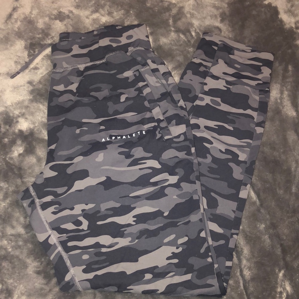 Alphalete mens camo joggers